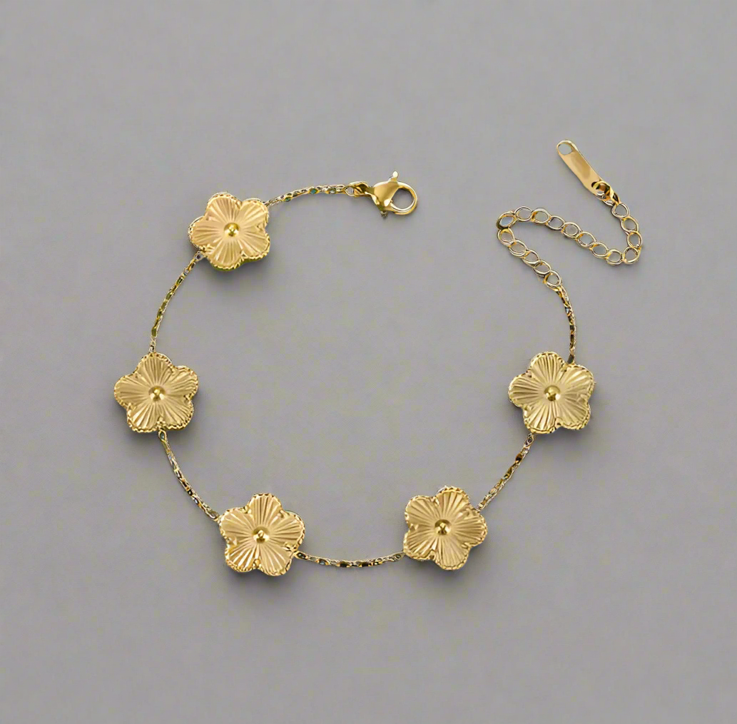 Lucky Clover In Gold